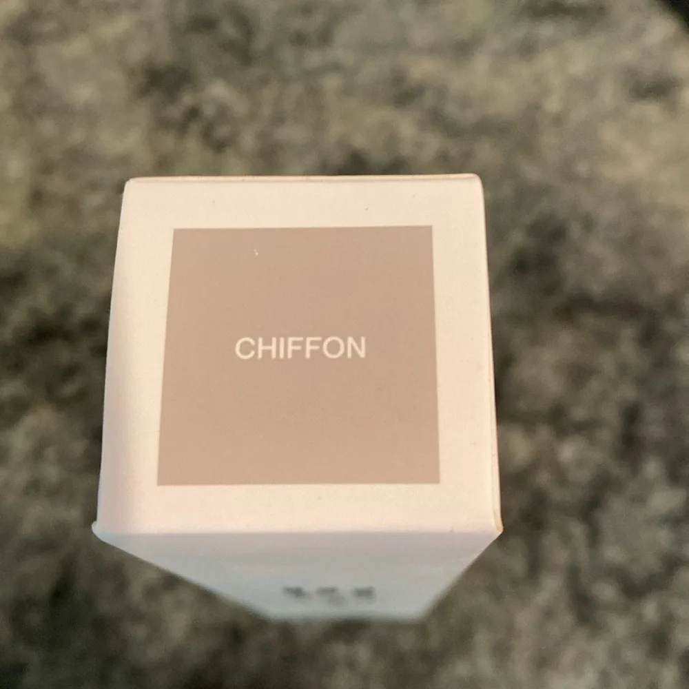Hide Foundation in Chiffon